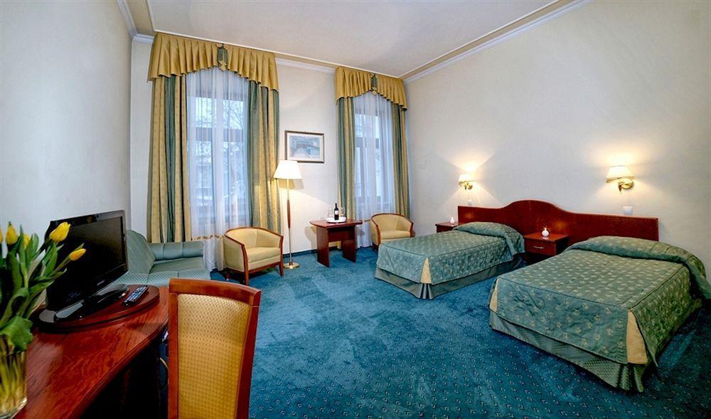 Hotel Palace Europa ลูบลิน ภายนอก รูปภาพ