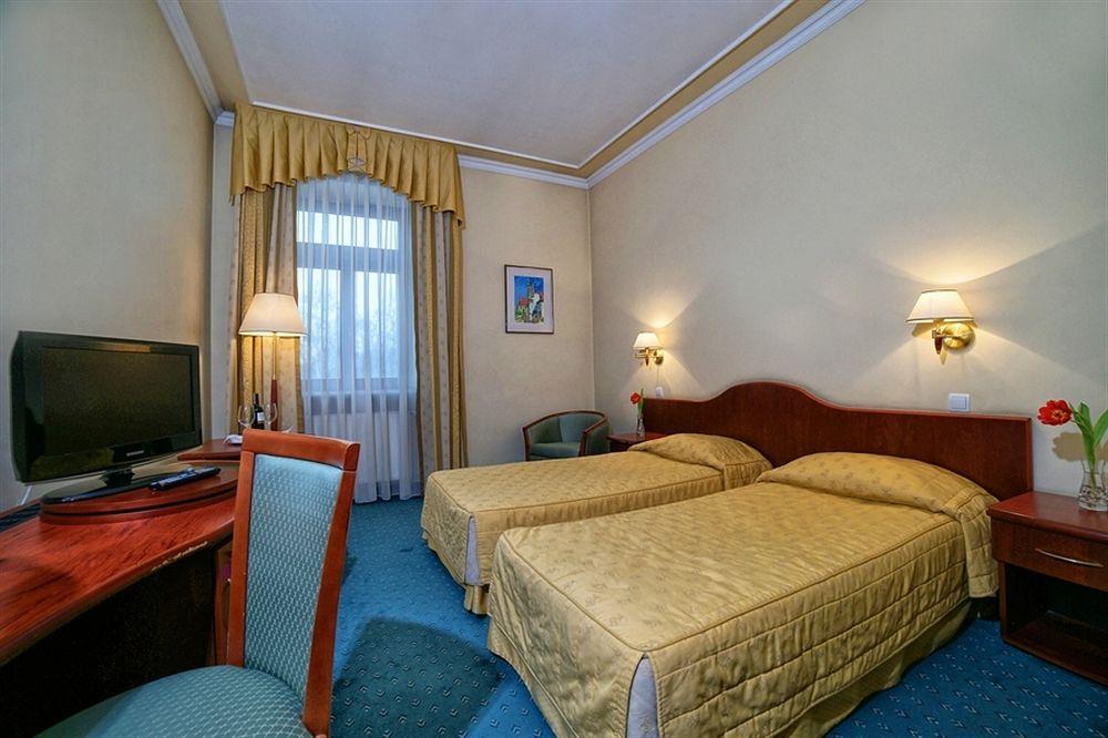 Hotel Palace Europa ลูบลิน ภายนอก รูปภาพ