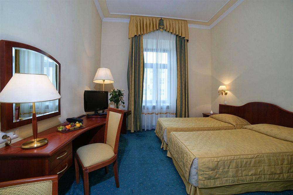 Hotel Palace Europa ลูบลิน ภายนอก รูปภาพ