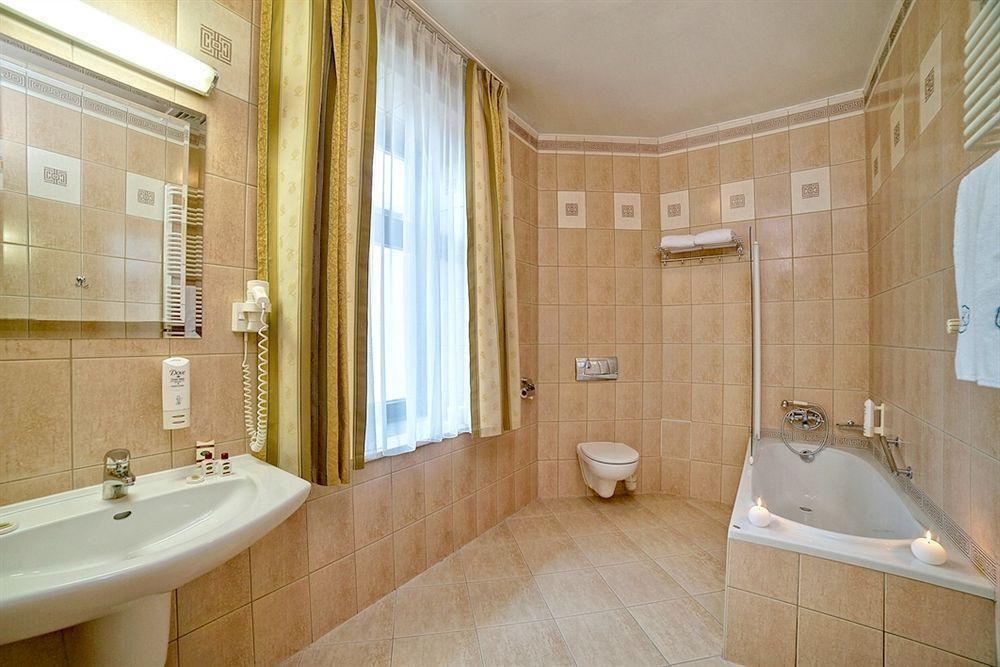 Hotel Palace Europa ลูบลิน ภายนอก รูปภาพ