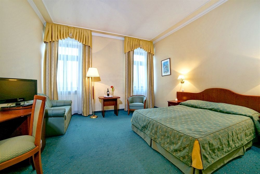 Hotel Palace Europa ลูบลิน ภายนอก รูปภาพ