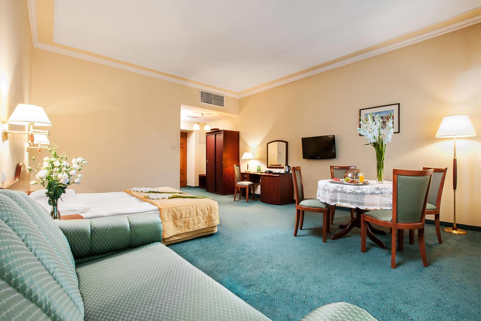 Hotel Palace Europa ลูบลิน ภายนอก รูปภาพ