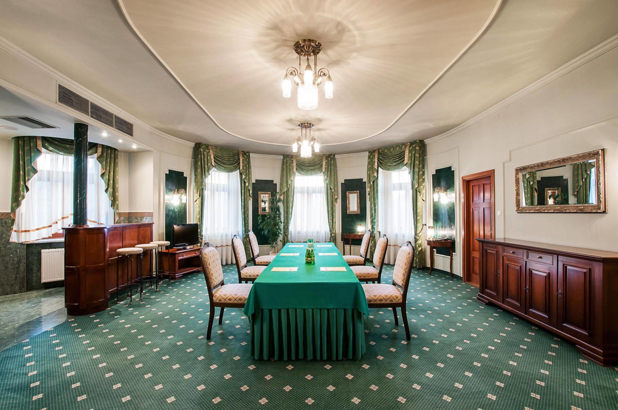 Hotel Palace Europa ลูบลิน ภายนอก รูปภาพ